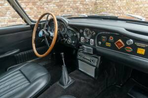 Image 44/50 de Aston Martin DB 5 Vantage (1965)