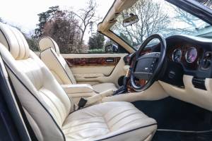 Image 40/41 of Aston Martin V8 Volante (1998)