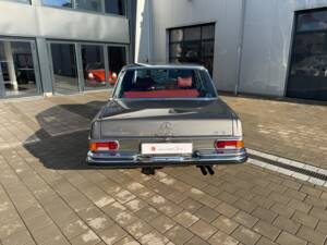 Image 10/32 of Mercedes-Benz 300 SEL 6.3 (1970)