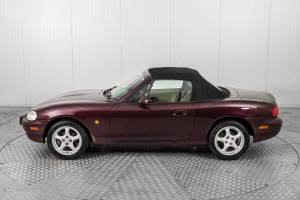 Immagine 50/50 di Mazda MX-5 1.6 (2000)