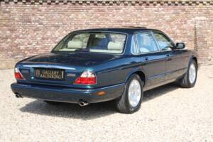Bild 2/50 von Jaguar XJ 8 4.0 Executive (2001)