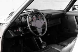 Image 15/46 de Porsche 911 Carrera 3.2 (1984)