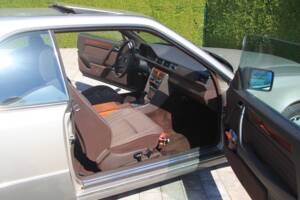 Bild 5/16 von Mercedes-Benz 230 CE (1990)