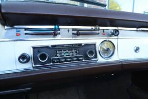 Image 32/50 of Mercedes-Benz 250 SL (1967)