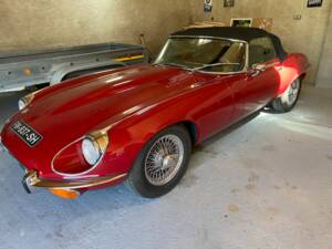 Image 2/5 of Jaguar E-Type V12 (1974)