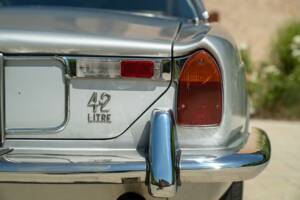 Image 16/50 de Jaguar XJ 6 4.2 (1970)