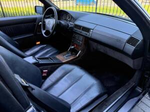 Image 21/46 of Mercedes-Benz SL 320 (1995)