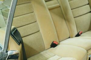 Bild 33/50 von Mercedes-Benz 380 SEC (1983)