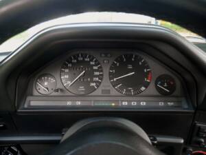 Bild 21/25 von BMW 320i (1990)