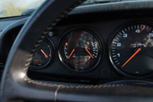 Bild 35/56 von Porsche 911 Carrera 4 (1990)