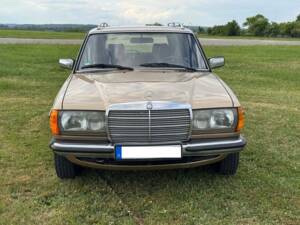 Immagine 11/13 di Mercedes-Benz 280 TE (1982)