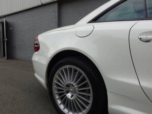 Image 17/97 de Mercedes-Benz SL 55 AMG (2003)