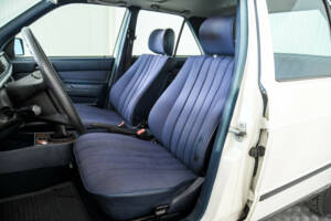 Image 15/50 de Mercedes-Benz 190 D (1985)