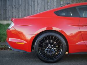 Image 6/33 de Ford Mustang GT 5.0 V8 (2022)