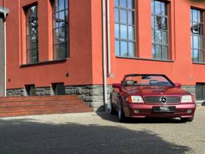 Image 27/34 de Mercedes-Benz 500 SL (1993)