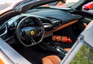 Image 20/37 of Ferrari SF90 Spider (2023)