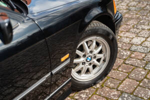 Immagine 2/44 di BMW 328i Touring (1997)