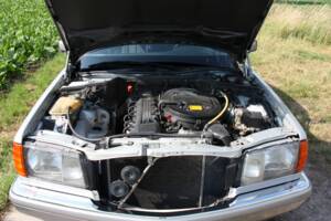 Image 5/7 de Mercedes-Benz 260 SE (1989)