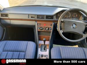 Bild 9/15 von Mercedes-Benz 260 E Lang (1990)