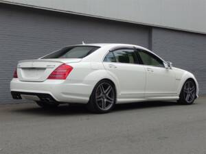 Image 3/99 of Mercedes-Benz S 65 AMG L (2006)