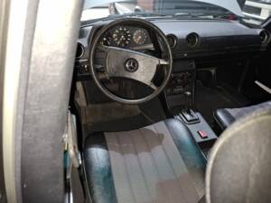 Image 13/16 of Mercedes-Benz 250 (1980)