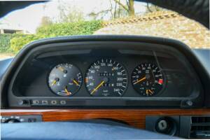 Image 5/50 de Mercedes-Benz 280 S (1988)