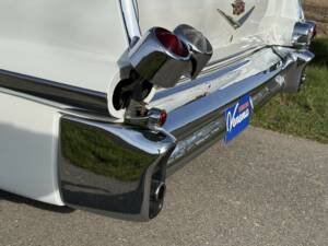 Bild 12/36 von Cadillac 62 Sedan DeVille (1957)