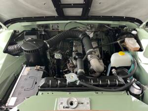 Bild 22/39 von Land Rover 88 (1984)