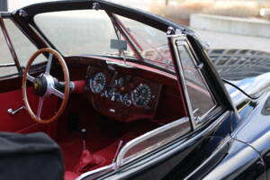 Image 26/40 de Jaguar XK 120 DHC (1953)
