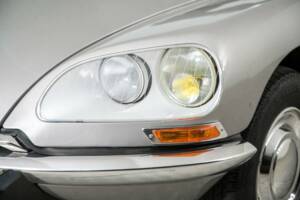 Image 22/50 of Citroën D Spécial (1971)