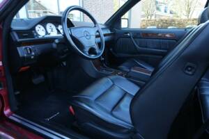Bild 21/50 von Mercedes-Benz 300 CE-24 3.4 AMG (1993)