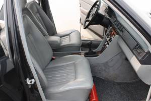 Image 4/13 de Mercedes-Benz 230 E (1986)