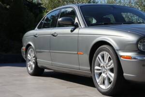 Image 28/50 of Jaguar XJ 8 4.2 (2004)