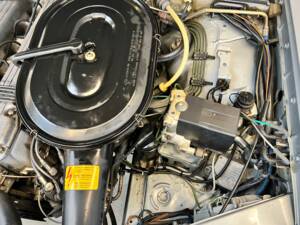Image 30/64 of Mercedes-Benz 280 SE (1983)