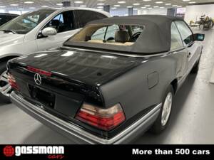 Image 5/15 de Mercedes-Benz E 320 (1995)