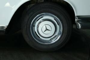 Image 29/30 of Mercedes-Benz 250 SE (1966)