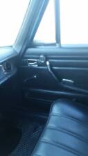 Image 17/33 of Mercedes-Benz 220 D (1972)