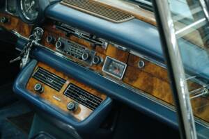 Image 37/50 of Mercedes-Benz 280 SE 3,5 (1970)