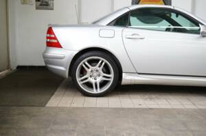 Imagen 47/50 de Mercedes-Benz SLK 32 AMG (2002)