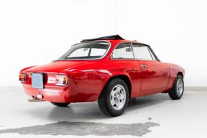 Bild 4/32 von Alfa Romeo Giulia 1600 GT Junior (1972)