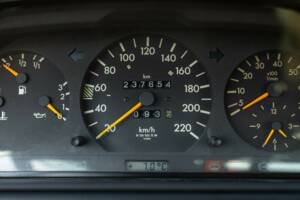 Afbeelding 44/50 van Mercedes-Benz 200 CE (1992)