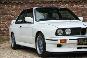 Image 31/50 of BMW M3 (1990)