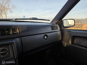 Bild 22/31 von Volvo 940 2.3i (1993)
