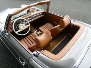 Image 15/27 of Mercedes-Benz 280 SL (1968)