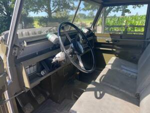 Image 2/8 of Land Rover 88 (1969)