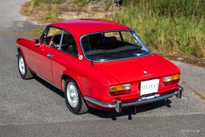 Image 7/24 of Alfa Romeo 2000 GT Veloce (1973)