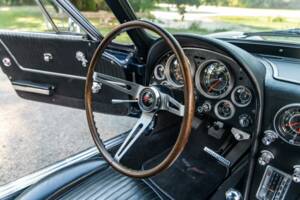 Image 12/18 of Chevrolet Corvette Sting Ray (1964)