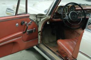 Image 19/50 of Mercedes-Benz 300 SE (1966)