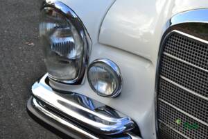 Image 47/50 of Mercedes-Benz 250 SE (1966)