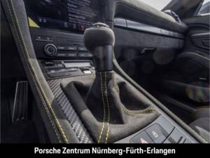 Image 30/50 of Porsche 718 Cayman GT4 RS Weissach (2025)